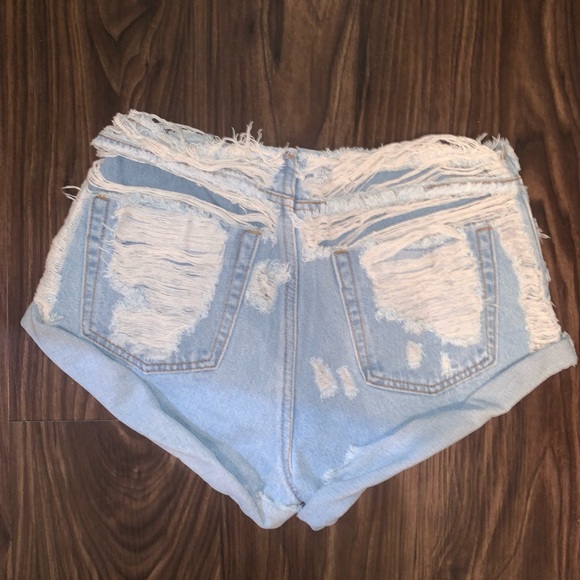 Women’s distressed shorts new with tags - Picture 2 of 2